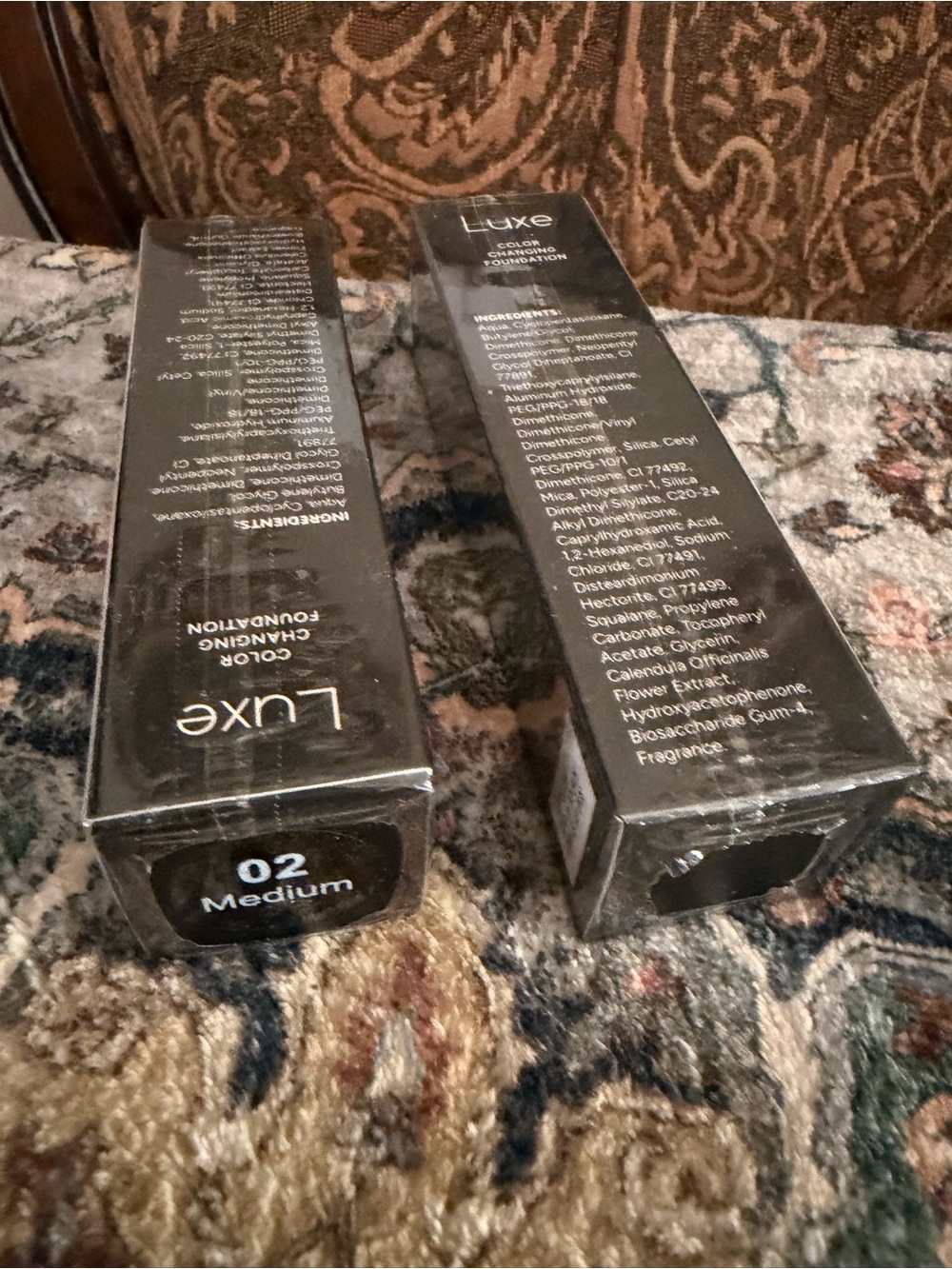 LUXE Color Changing Foundation - Picture 2 of 2